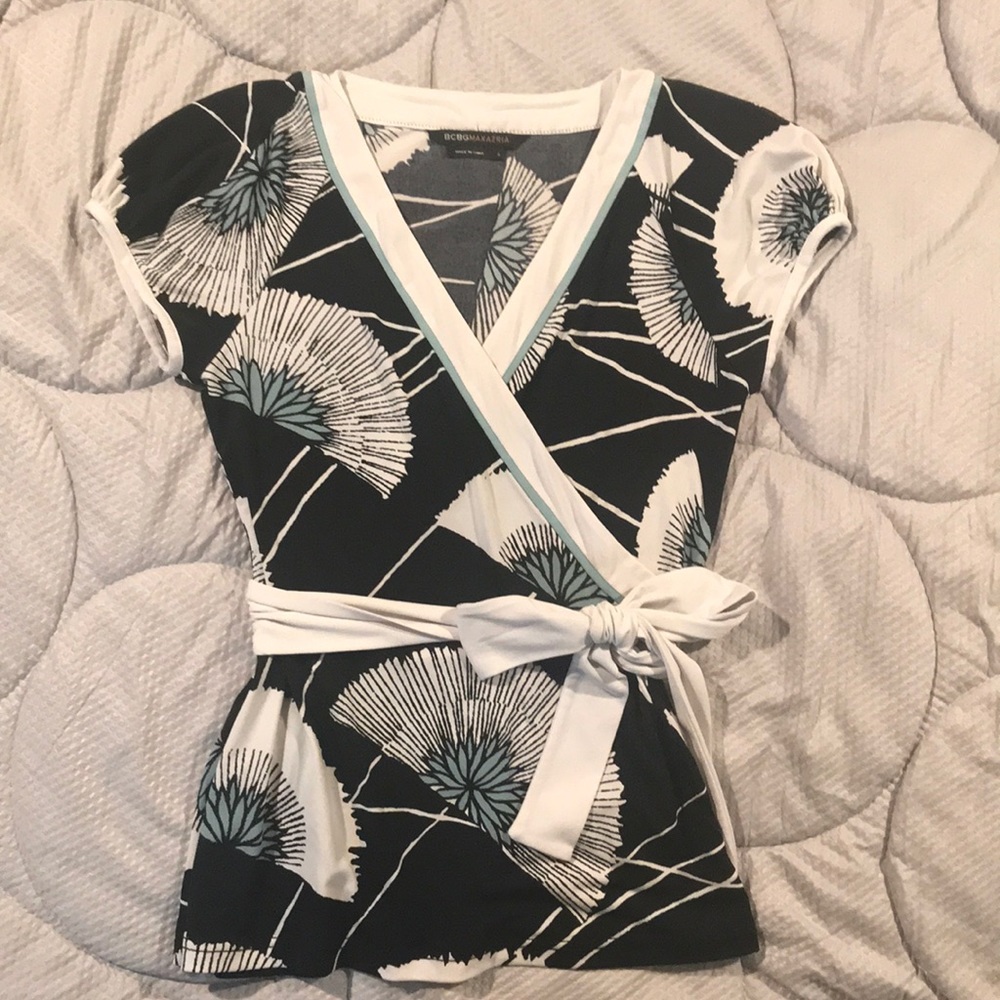 BCBG MaxAzria 🌸 Wrap Style Blouse 🌸 S 🌸